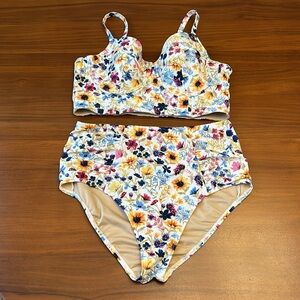 Old Navy white floral bikini underwire cups ruched bottoms size large